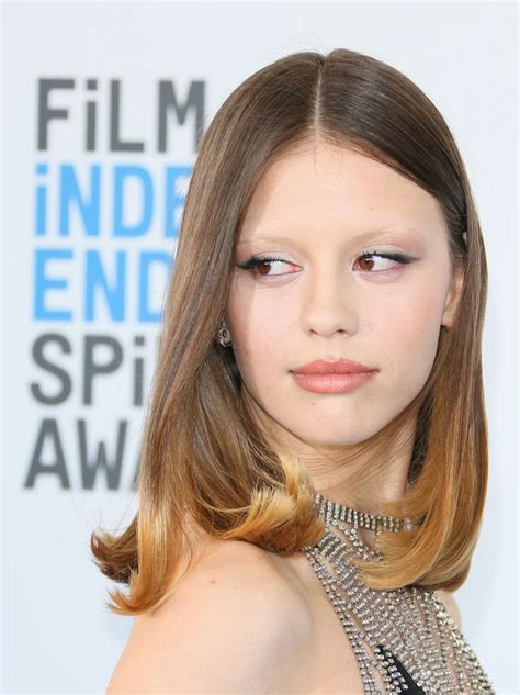 mia goth natural hair color|does mia goth have eyebrows.